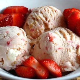 strawberry-cheesecake-ice-cream-2.jpg