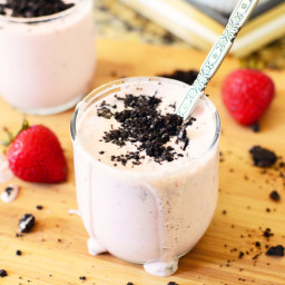 Strawberry Cheesecake Smoothies with Cookie Crumb Topping
