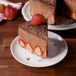 strawberry-chocolate-mousse-cake-2872079.jpg