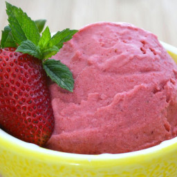strawberry-coconut-gelato-1666034.jpg