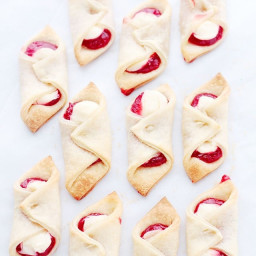 strawberry-cream-cheese-pastries-1836524.jpg