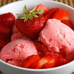 strawberry-frozen-yogurt-2.jpg