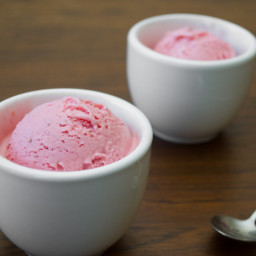 strawberry-frozen-yogurt-70b1ec-844af4336cf54a5af02391bd.jpg