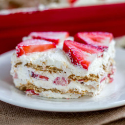 strawberry-icebox-cake-1187469.jpg