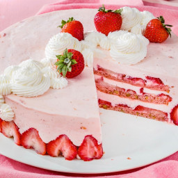 strawberry-icebox-cake-2574317.jpg