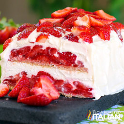 strawberry-icebox-cake-2905608.jpg