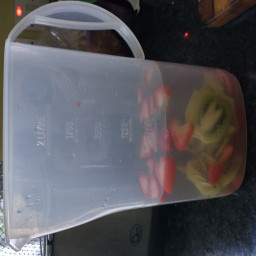 Strawberry Kiwi detox water