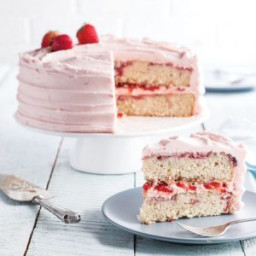 strawberry-layer-cake-2179060.jpg