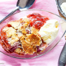 Strawberry Rhubarb Dump Cake Recipe, The Perfect Summer Dessert.