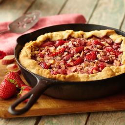 Strawberry Rhubarb Skillet Pie