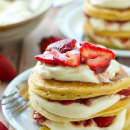 strawberry-shortcake-pancake-towers-1543876.jpg