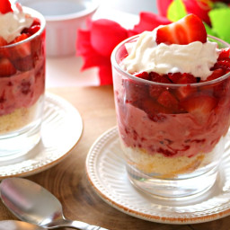 strawberry-shortcake-trifles-2127889.jpg
