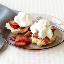 strawberry-shortcake-with-strawberry-sauce-2598959.jpg