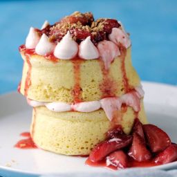 strawberry-souffle-pancakes-2743358.jpg