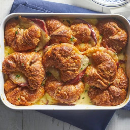 Stuffed Ham-and-Cheese Croissant Casserole
