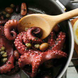 Sugo veloce alle olive taggiasche e ciuffi di calamari!