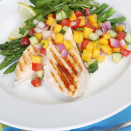 Summer Salad of Grilled Chicken, Spinach And Mango