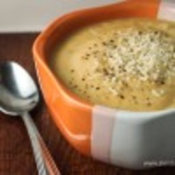 Sunday Slow Cooker: Cheesy Cauliflower Soup