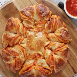 Super Easy Pull Apart Pizza Bread Star (with Video)