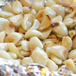 Super Easy Roasted Garlic in the Oven {Only 2 Minutes of Prep!}