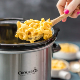 Super Easy Slow Cooker Macaroni and Cheese