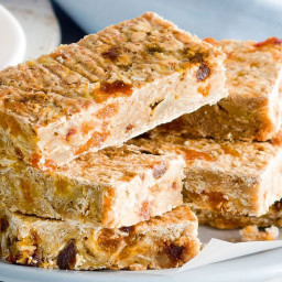 Super-healthy banana, apricot and date oat bars