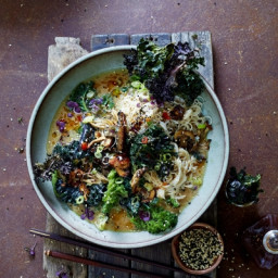 Super noodle ramen with kale & barbecue mushrooms