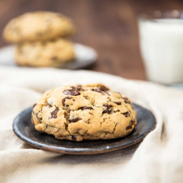 Super-Thick Chocolate Chip Cookies Recipe, à la Levain Bakery