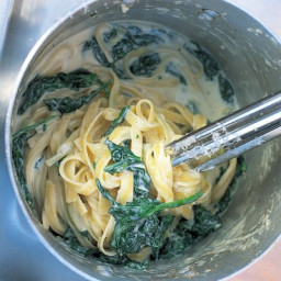 Tagliatelle with spinach, mascarpone and Parmesan