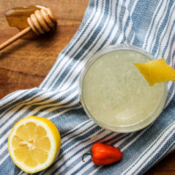 Tequila Habanero Honey and Lemon Cocktail (AKA buzz, buzz, BUZZ!)