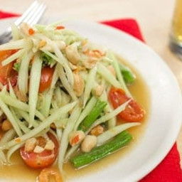 Thai Green Papaya Salad ส้มตำไทย (som tum)