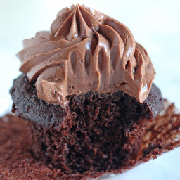 the-best-chocolate-cupcakes-1486388.jpg