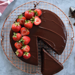 The Best Chocolate Ganache Cake Recipe