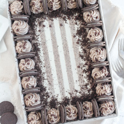 The Best Cookies and Cream Sheet Cake