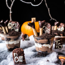 (The Cheaters Way) Deathly Chocolate Graveyard Cakes...Witches Beware.