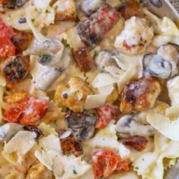 The Cheesecake Factory Farfalle with Chicken and Roasted Garlic (Copycat)