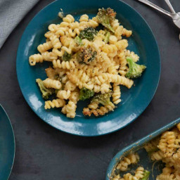 The Cheesiest Ever Broccoli Mac and Cheese Bake