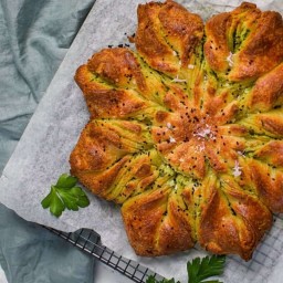 The Most AHHHMAZING Keto Garlic Star Bread