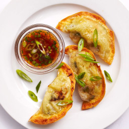 These Air-Fried Pork Dumplings With Dipping Sauce Are 140 Calories