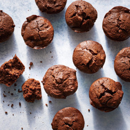 These Baby Chocolate Cakes Have 68 Calories, Tons of Flavor
