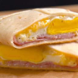These Ham & Cheese Breakfast Pockets Require Absolutely ZERO Clean-Up