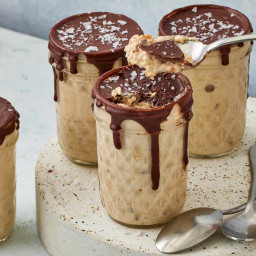 These Overnight Oats Taste Just Like a Reese’s Peanut Butter Cup