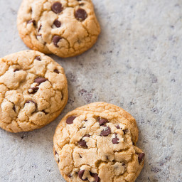 thick-and-chewy-chocolate-chip-cookies-1742598.jpg