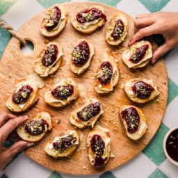 This Cranberry Chutney and Brie Crostini is the ultimate festive appetizer
