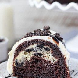 This Easy Chocolate Bundt Cake Recipe Is Perfect For Oreo Lovers!