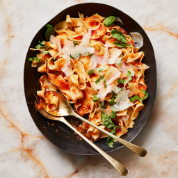 This Fresh Tomato Sauce Only Takes 15 Minutes—And Tastes Great on Pappardel