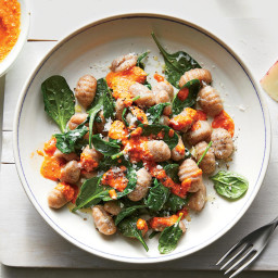 This Gnocchi With Spinach and Pepper Sauce Is 324 Calories
