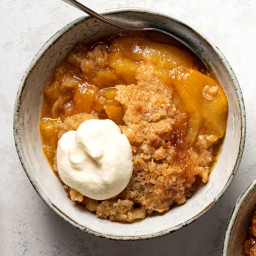 This is the One Peach Crumble Recipe You Should Be Making This Summer
