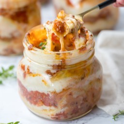 this-mason-jar-lasagna-recipe-is-what-lunch-dreams-are-made-of-2428362.jpg