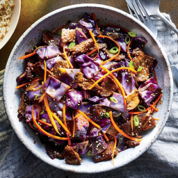 This One-Pot Beef and Cabbage Stir-Fry Is Under 500 Calories